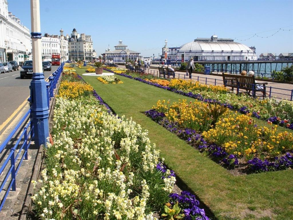 Cromwell House Hotel Eastbourne Exterior photo