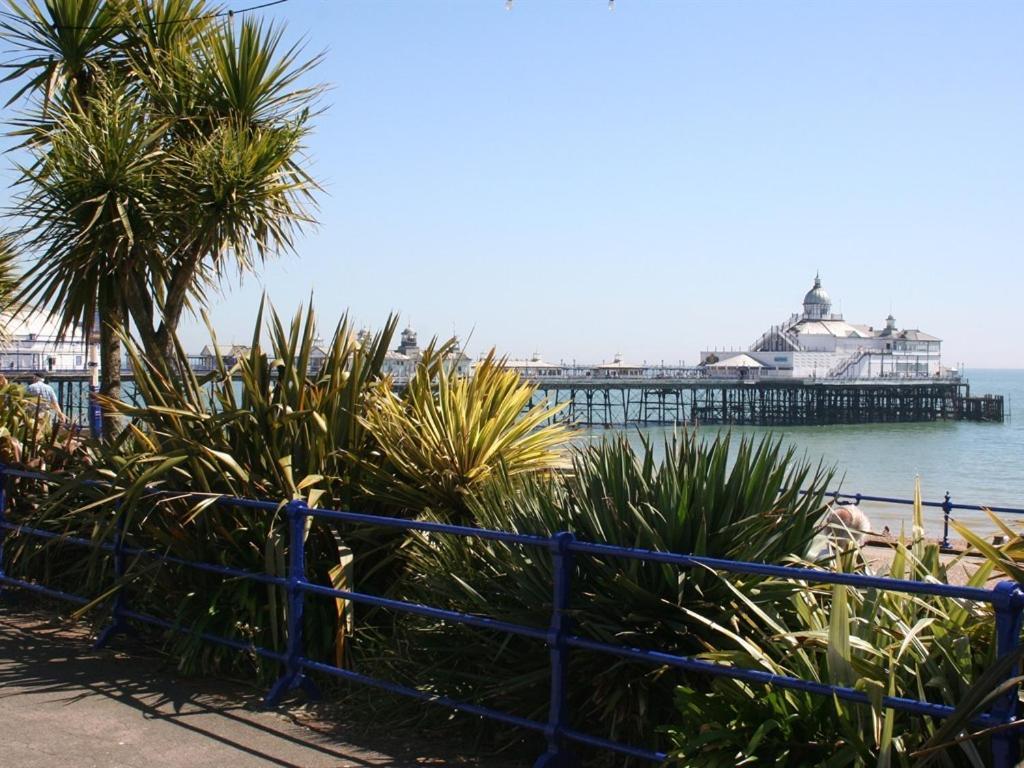Cromwell House Hotel Eastbourne Exterior photo